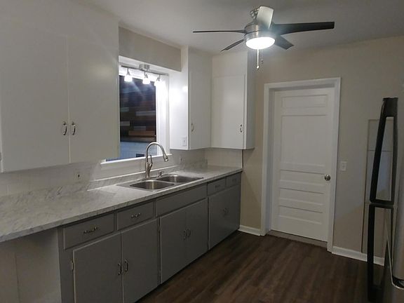 4th image of 9072 Longcroft Dr