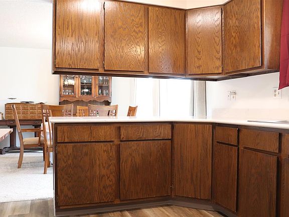 4th image of 2262 Essex Court