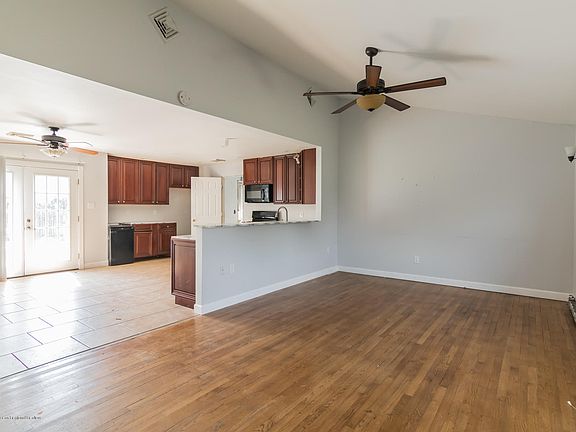 3rd image of 501 Cedarwood Dr