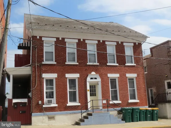 30 4th St, Pennsburg, PA 18073