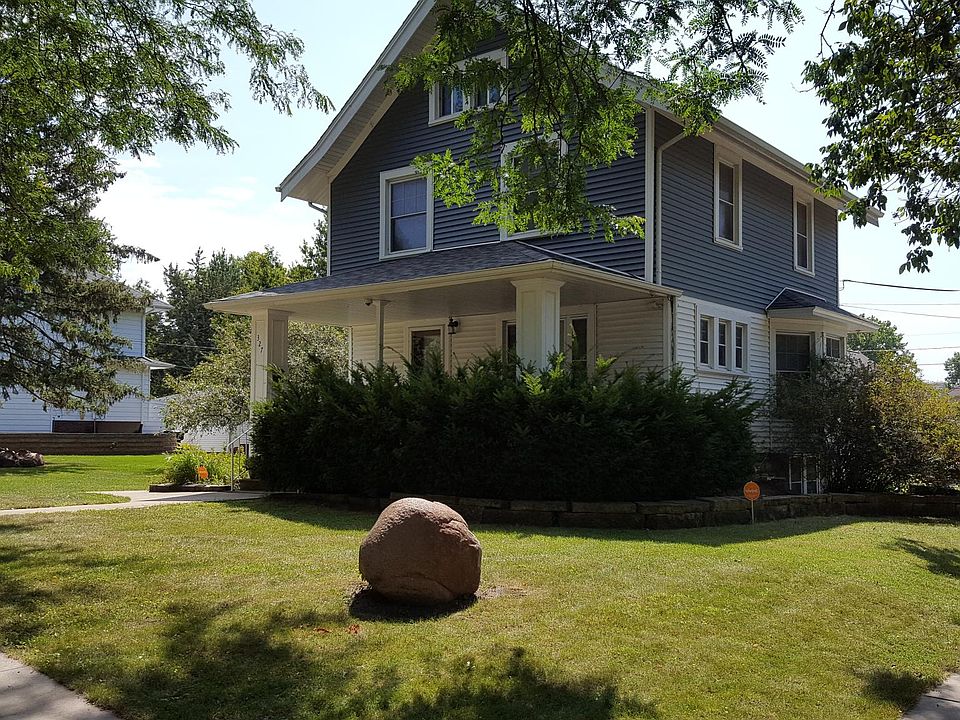 327 33rd St NE, Cedar Rapids, IA 52402 Zillow