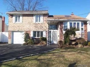 2218 Spruce St, Wantagh, NY 11793