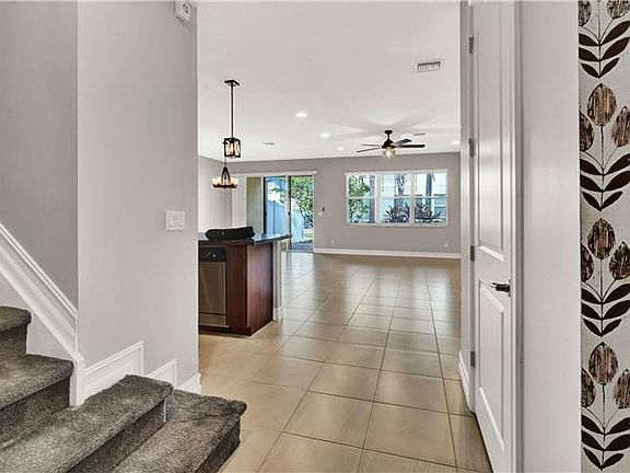 3rd image of 94 Palm Ln