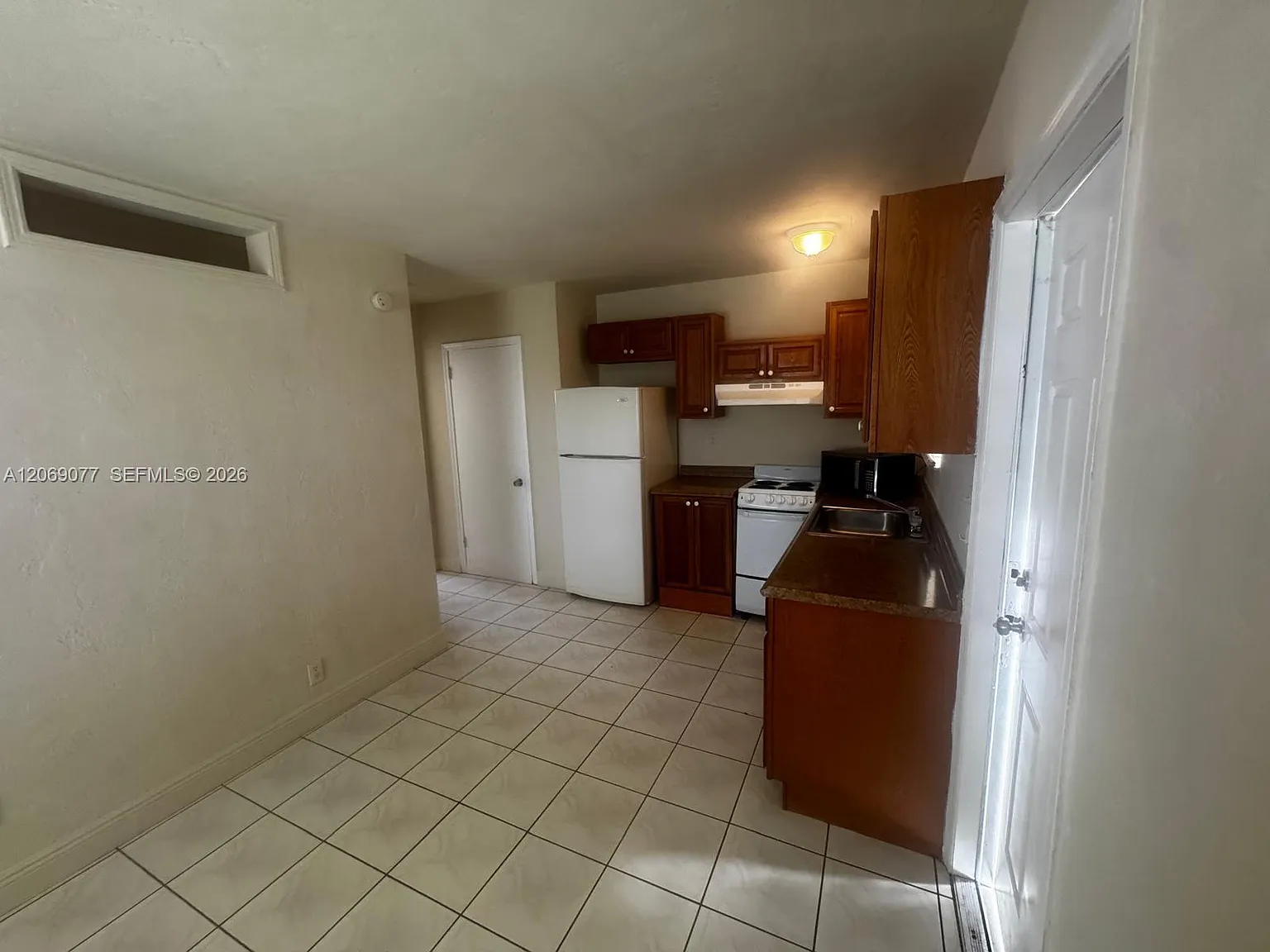 N 16th Ct, Hollywood — Photo 2