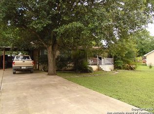 603 S 7th St, Stockdale, TX 78160