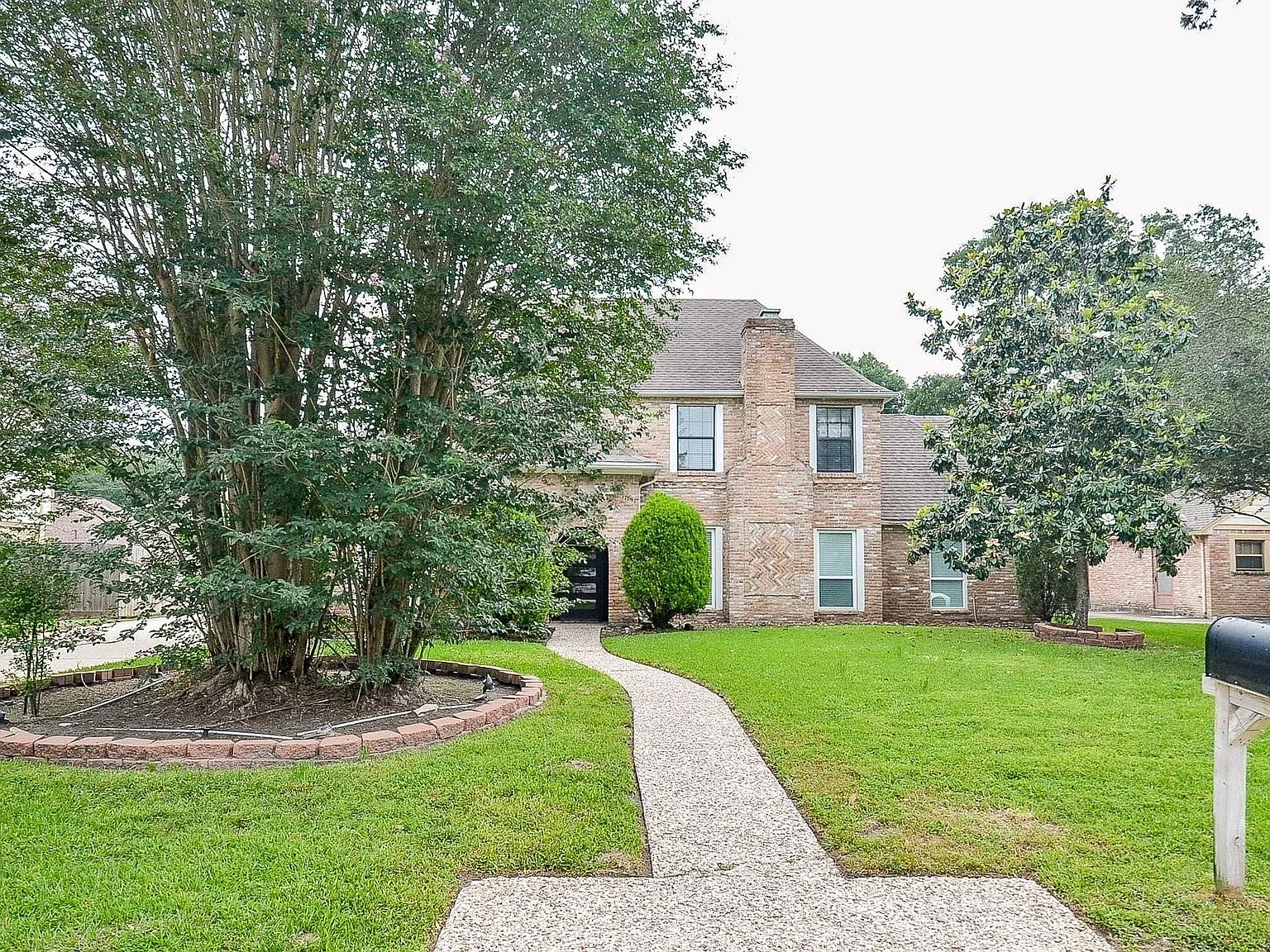 4 bed, 4.0 bath, 3061 sqft, $3,200 — Photo 2