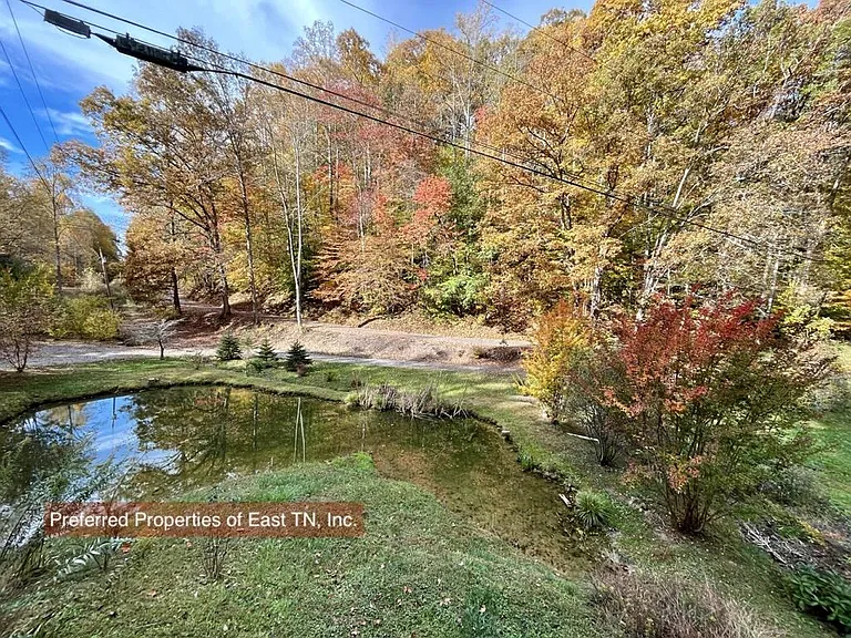 709 Brown Mountain Rd — Photo 32