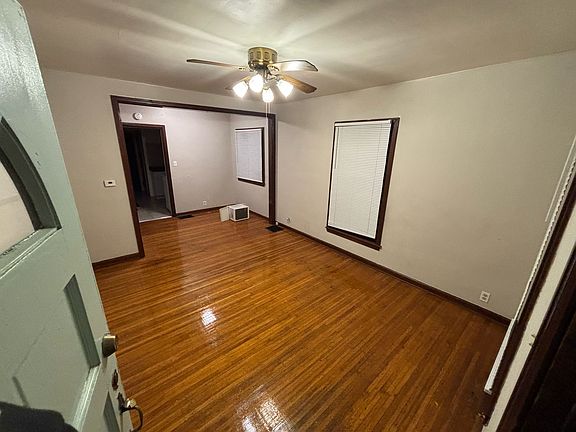 3rd image of 4627 Caroline Ave