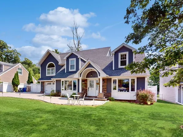 116 Wood St, Wyckoff, NJ 07481