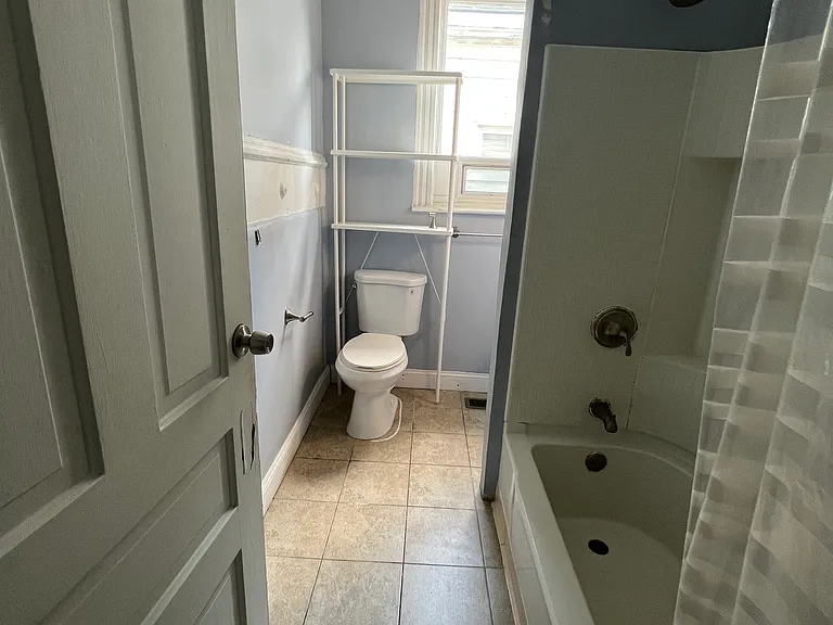 627 College St #1 — Photo 30