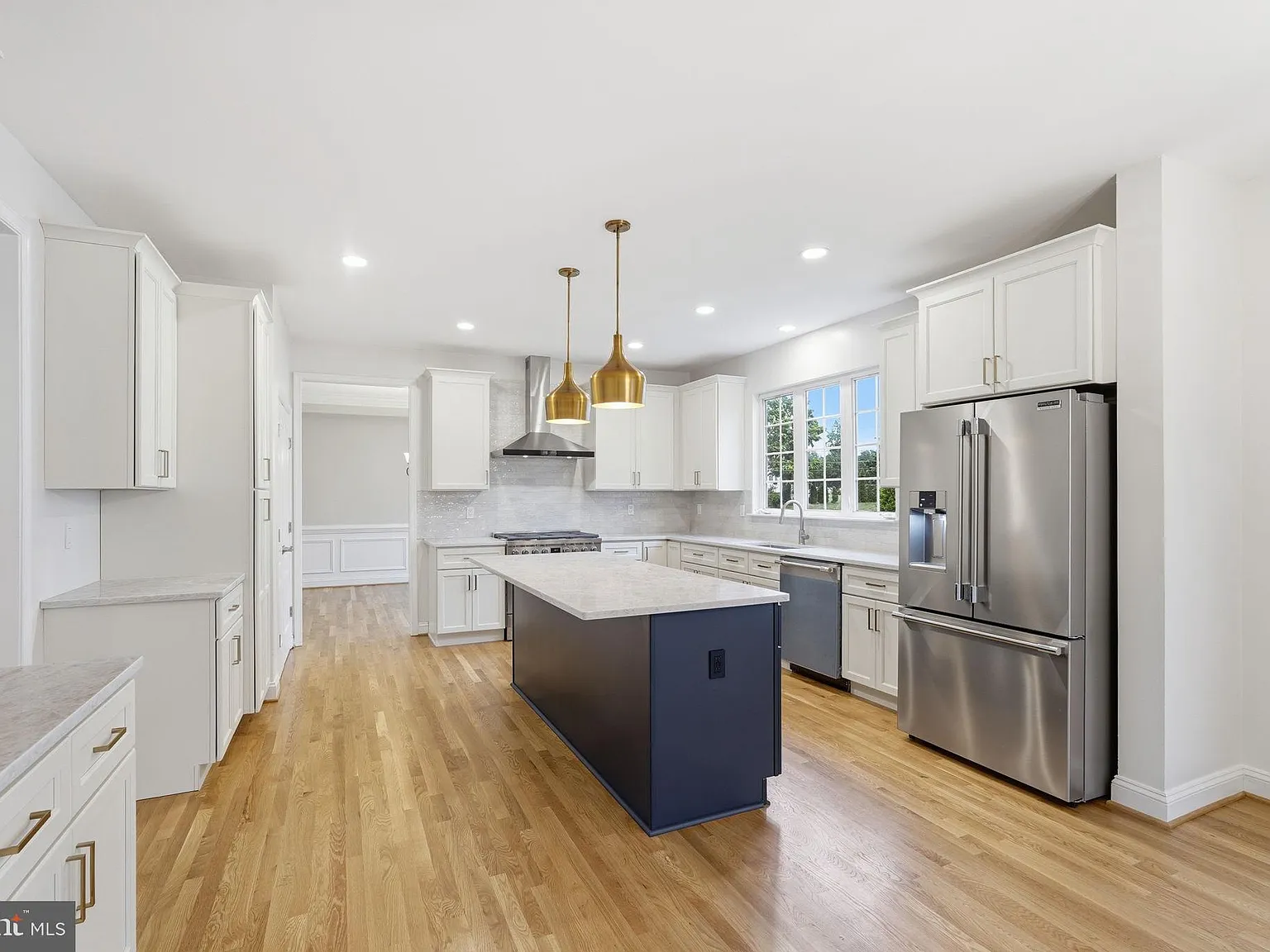 6 bed, 4.5 bath, 4248 sqft, $6,000 — Photo 2