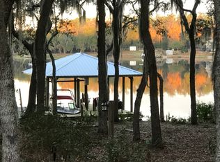 135 Star Lake Dr, Hawthorne, FL 32640