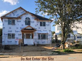 19 1st St, New Hyde Park, NY 11040
