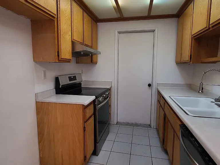 664 Corona St — Photo 4