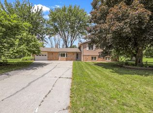 1470 Scenic View Dr, Chaska, MN 55318