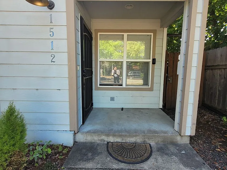 1512 Lincoln St — Photo 1