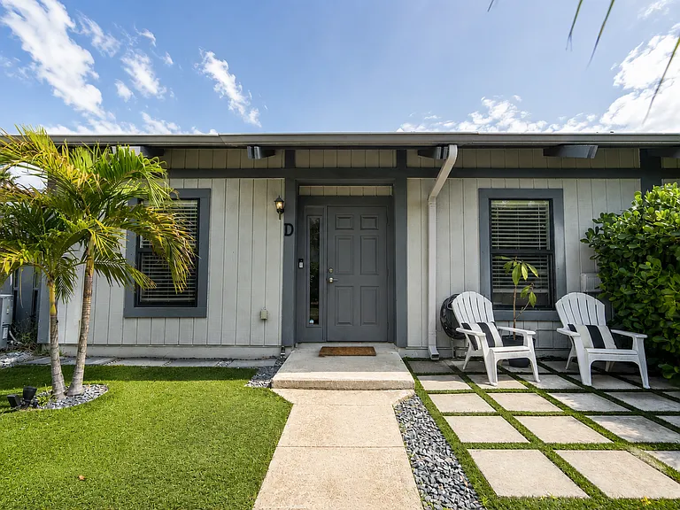 414 N Cypress Dr #D — Photo 32