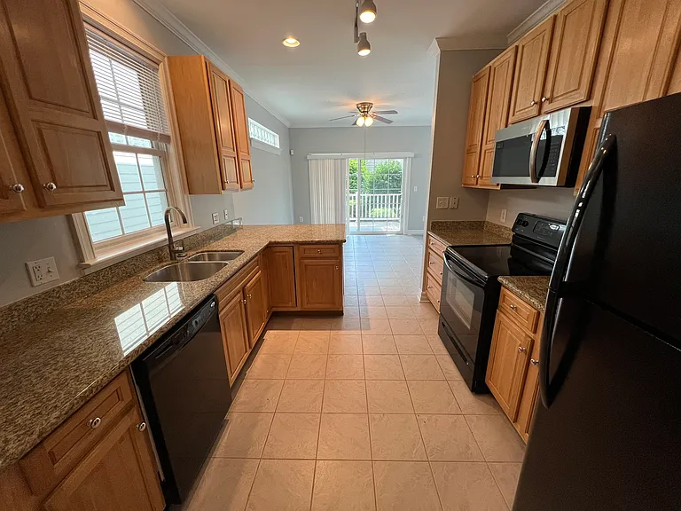 680 W Ferry St #4 — Photo 10