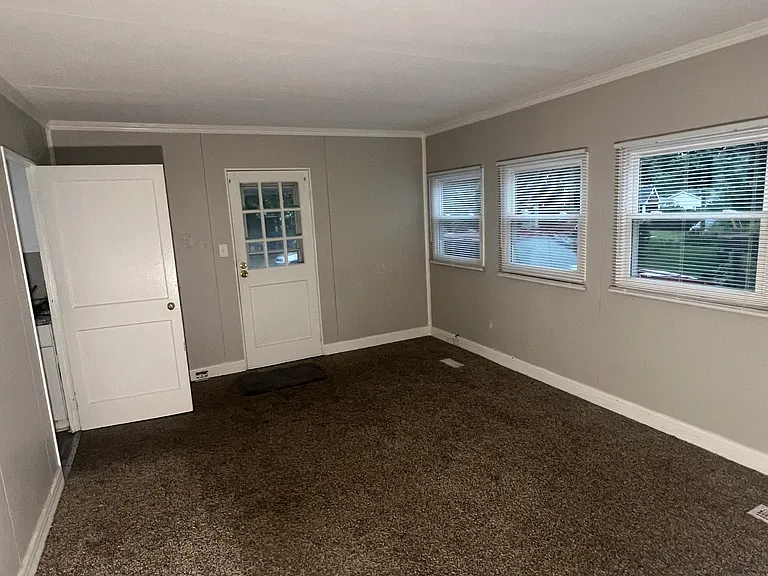 4530 S 1st St — Photo 5