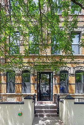 Rented by The InHouse Group | media 8