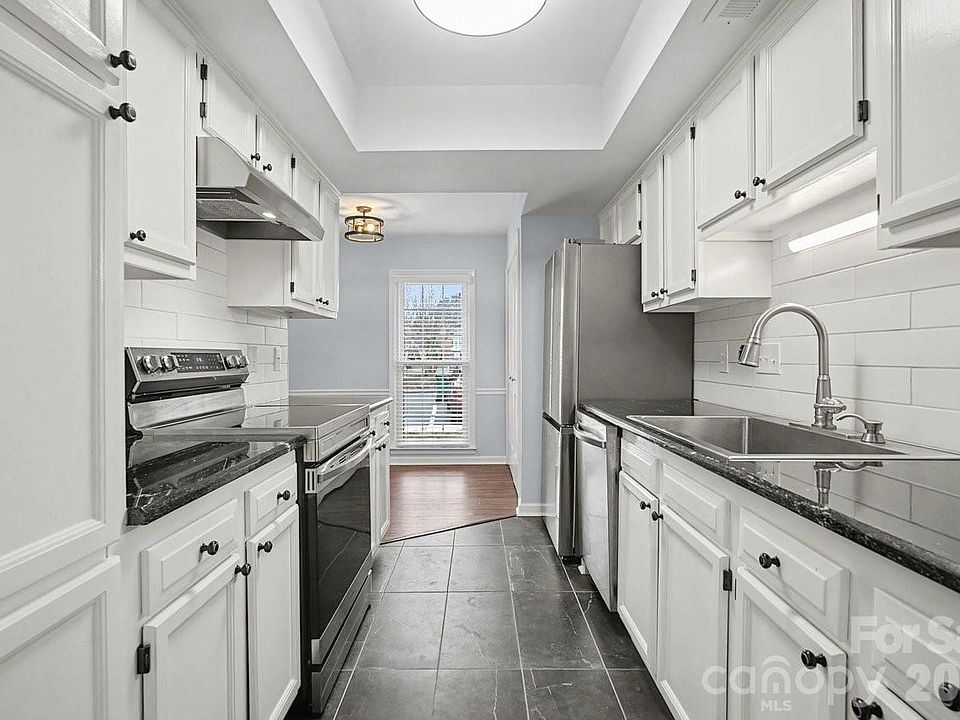 1st image of 9241 N Vicksburg Park Ct