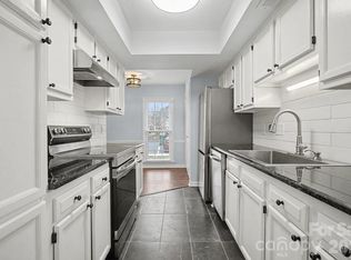 9241 N Vicksburg Park Ct, Charlotte, NC 28210