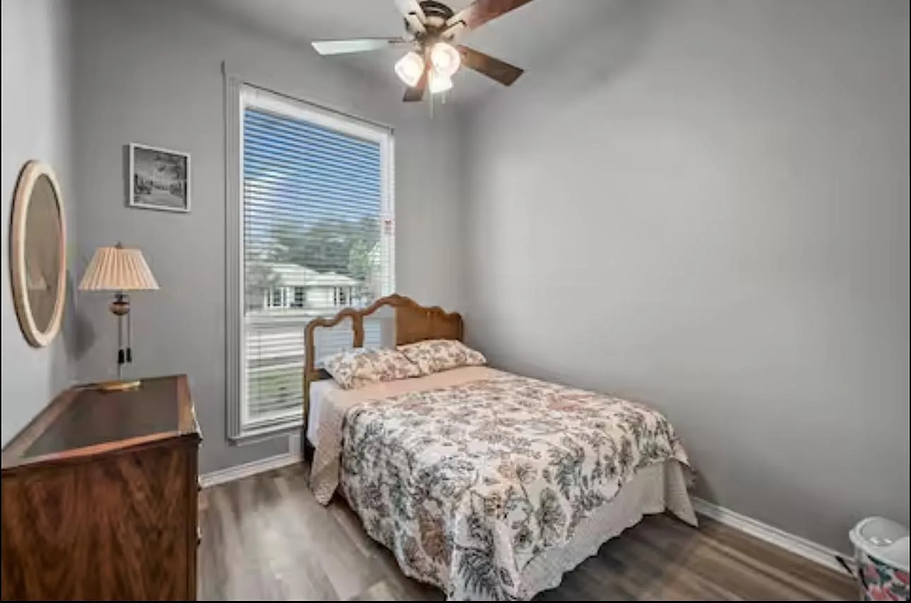 4 bed, 2.0 bath, 1957 sqft, $841 — Photo 1