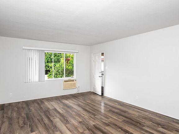 5th image of 320 N Howard St APT 6