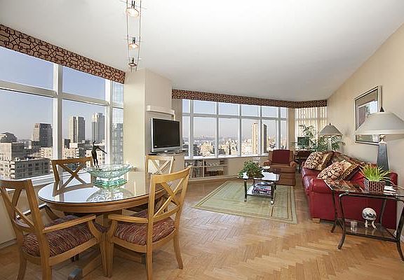 3rd image of 160 W 66th St APT 32B