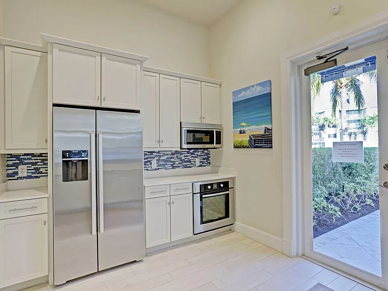 444 Bay Colony Dr N — Photo 23