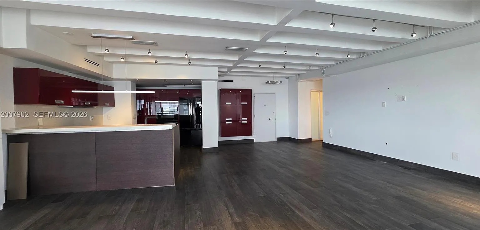 Imperial House Condo — Photo 3