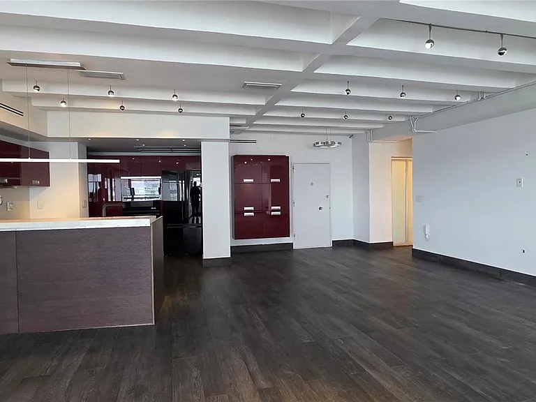 5255 Collins Ave #7G — Photo 3