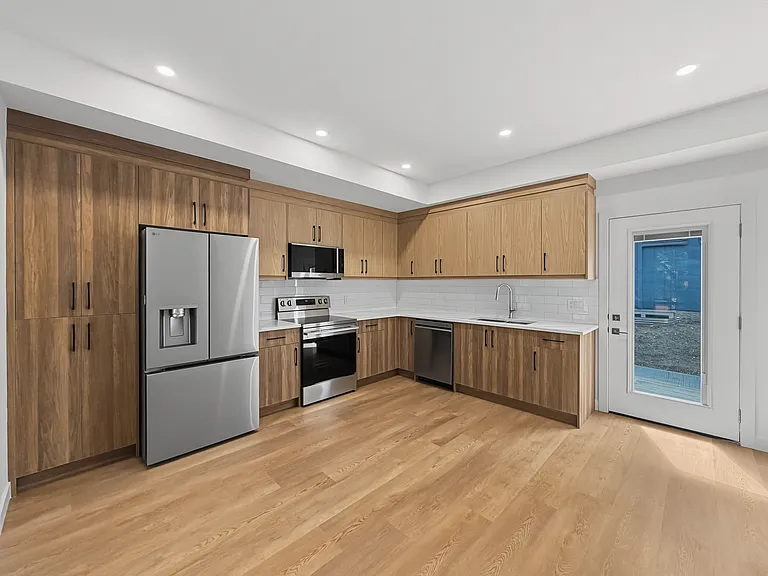 227 26th Ave NE #201 — Photo 4