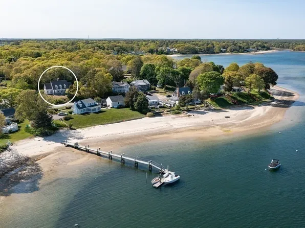 16 Jefferson Shores Rd, Buzzards Bay, MA 02532