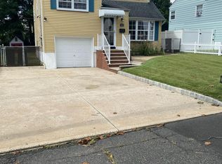 23 Robin Pl, Parlin, NJ 08859