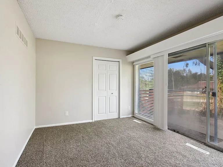 10561 Cypress Ave — Photo 9