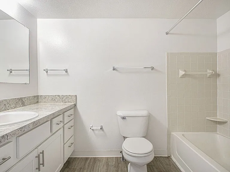 North Pointe Apartments — Photo 32