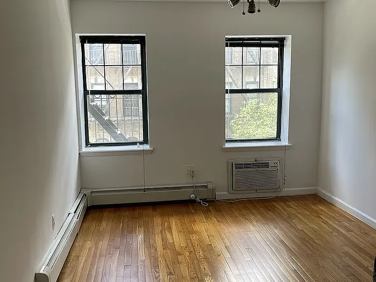 619 E 11th St #4A — Photo 2
