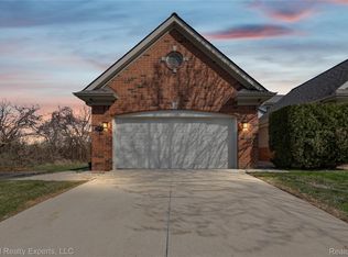3754 Knightbridge Cir, Sterling Heights, MI