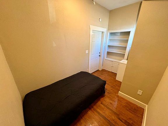 3rd image of 3008 Glen Rae St