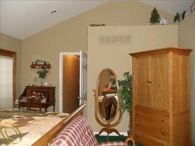 5th image of 8661 Cardwell St