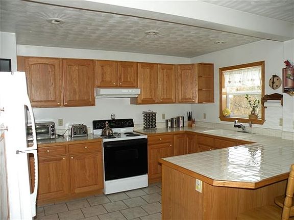 4th image of 875 South St