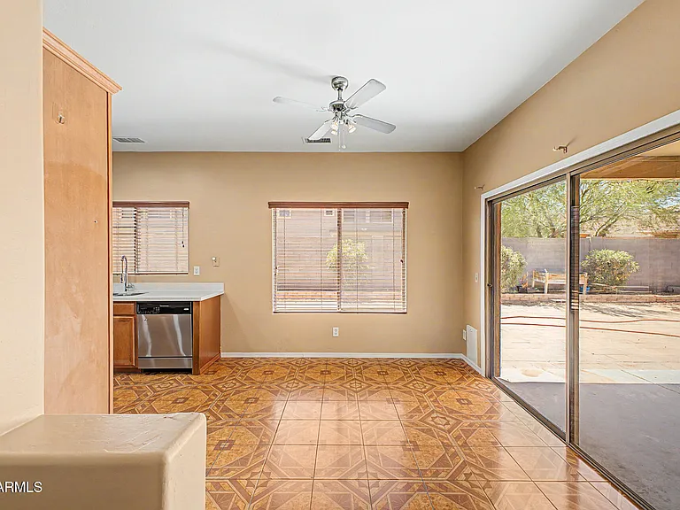 5329 W La Salle St — Photo 14