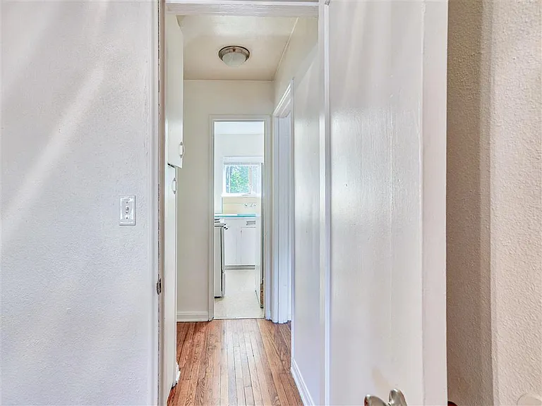 Powell Gardens Apartments — Photo 10