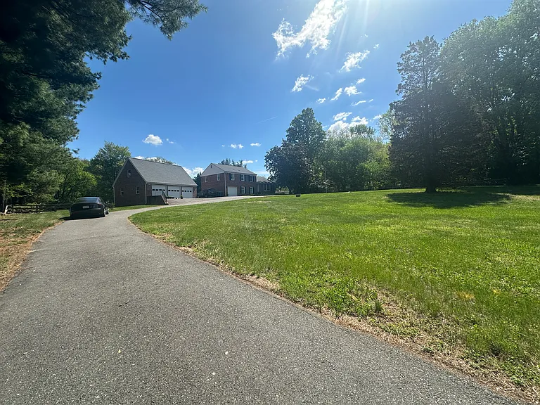 703 Kentland Dr — Photo 42