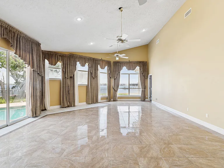 111 Florida Ave — Photo 44