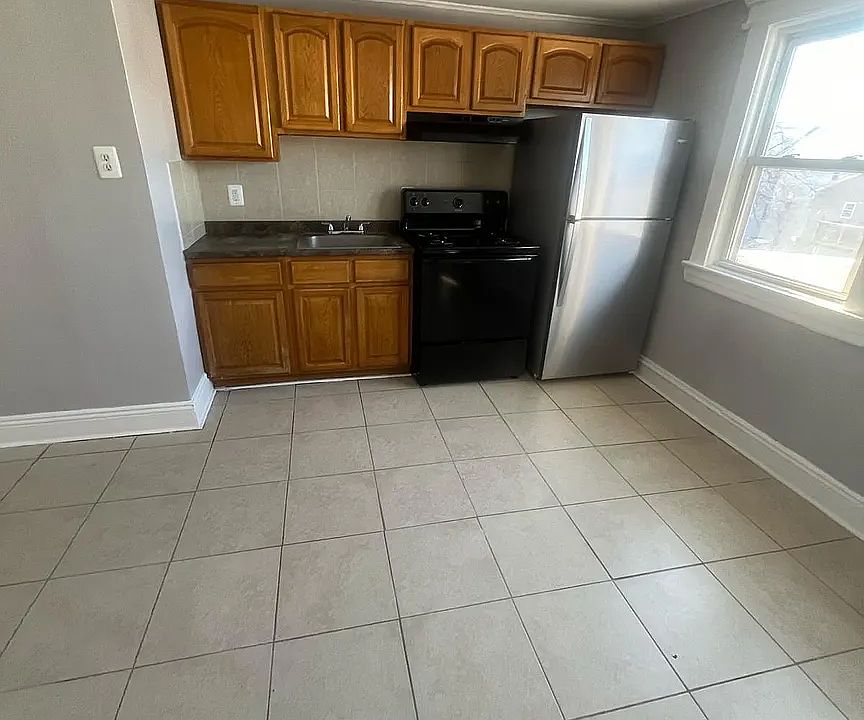 1st image of 117 Isabella Ave #5C