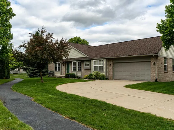 22840 Woodcreek Dr, Taylor, MI 48180