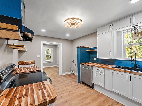 3rd image of 209 Hewitt St #1