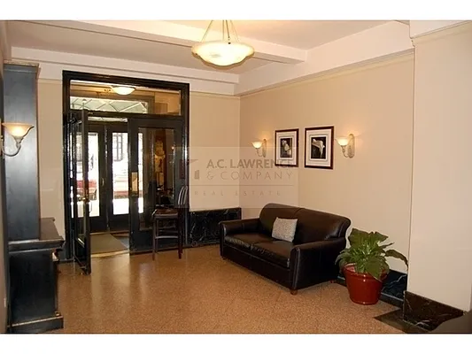 Sold by Aclawrence | media 3